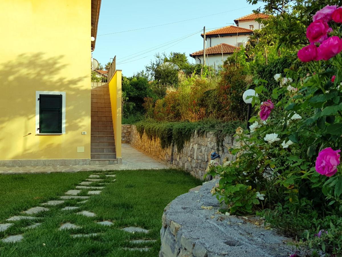 Casa Laura Villa Imperia Bagian luar foto